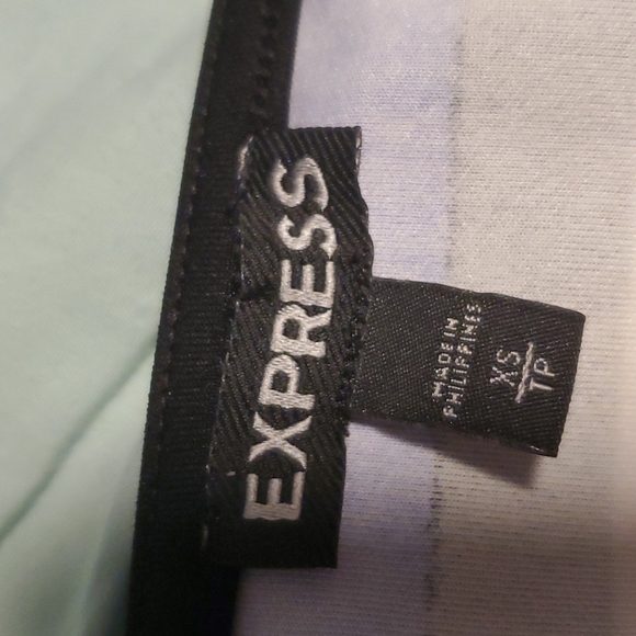 Express long sleeve crop top - Picture 3 of 4